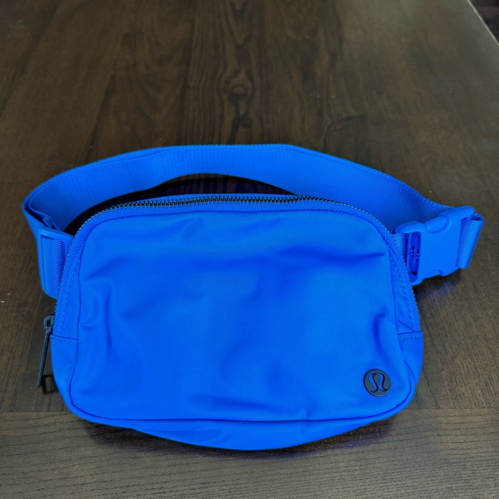 Everywhere Belt Bag (Wild Bluebell)